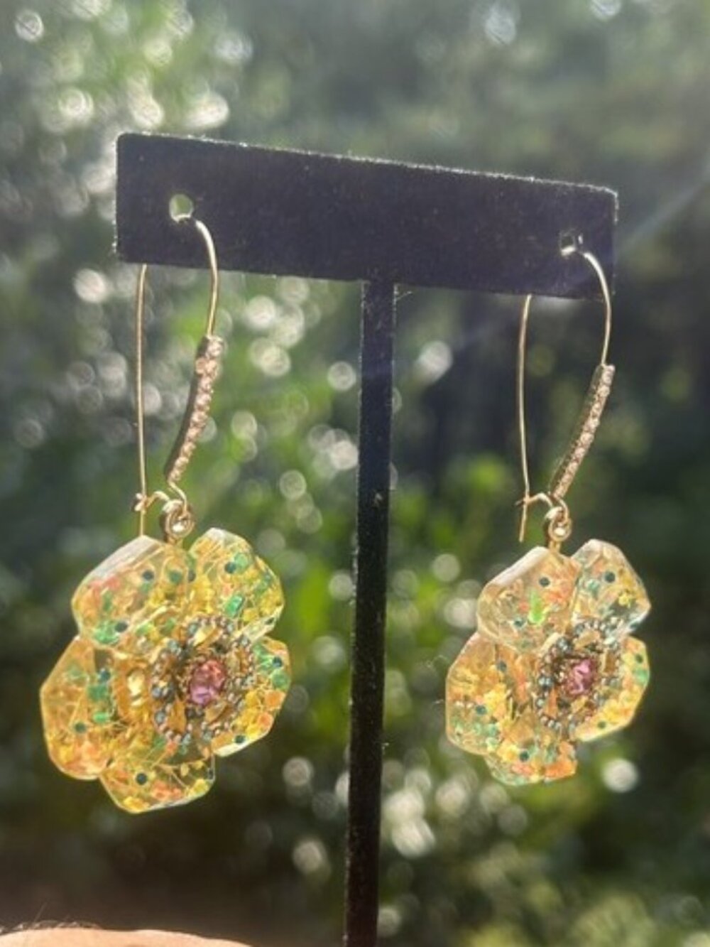 BETSEY JOHNSON “2020 Sweetness and Light” Collection Yellow Resin Flower Crystal - Picture 4 of 9